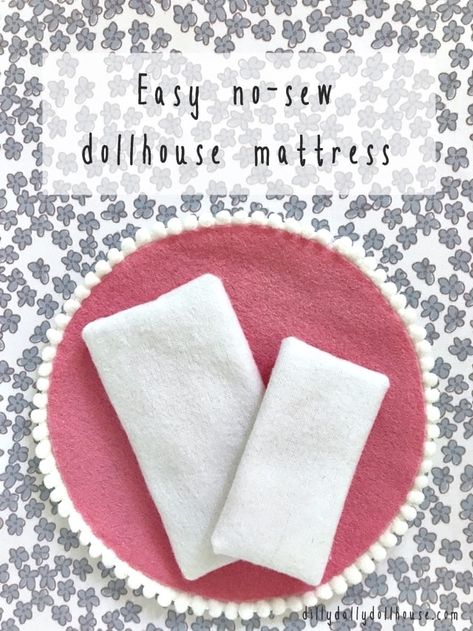 Make a simple and easy dollhouse mattress or bedding. No sewing involved, and you only need three things! Includes material sources for your convenience :) Dollhouse Mattress Diy, Diy Dollhouse Bedding, Easy Diy Dollhouse Accessories, Doll Bed Diy, Diy Mattress, Portable Doll House, Dollhouse Bookshelf, Barbie House Furniture, Dollhouse Clothes