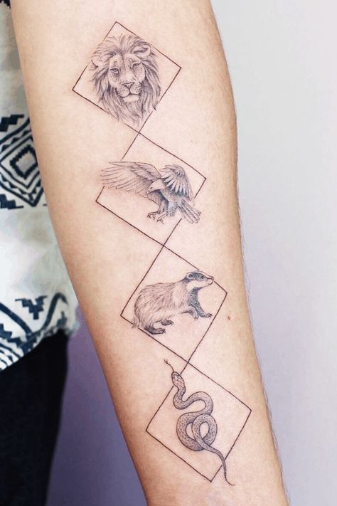 23 Amazing Harry Potter tattoos you have to see! #HarryPotter #tattoo Tatuagem Percy Jackson, Harry Tattoos, Diy Tattoo Permanent, Hp Tattoo, Model Tattoo, Tato Henna, Harry Potter Tattoos, Inspiration Tattoos, Harry Potter Tattoo