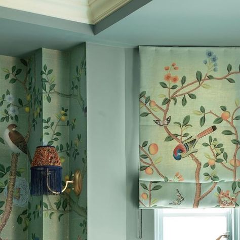 de Gournay on Instagram: "One of our classic chinoiserie designs, ‘Abbotsford’ swathes this London breakfast room in a blooming garden densely packed with exotic plants and birds. Continuing onto the linen window shades, the hand-painted design is a lively rendition of a rare set of antique panels from a historic house in Scotland.

Interior by Tia Kirwan
Glassware and Vase (image one) @summerillandbishop 
Ceramic bowls (image three) @summerillandbishop 
Vases and glassware (image three) @bonadeaofficial and @summerillandbishop 
____________________________⁣
#degournay #degournaywallpaper #interiordesign #handpaintedwallpaper #chinoiserie #losangeles #interiorarchitecture" French Regency Decor, London Breakfast, De Gournay Wallpaper, Chinoiserie Design, Hand Painted Wallpaper, Window Shades, Breakfast Room, Exotic Plants, Historic Homes