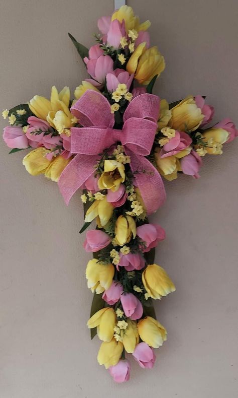 Cross Wreath Diy, Cross Wreaths, Wreaths Diy Christmas, Diy Christmas Wreaths Ideas, Christmas Wreaths Ideas, Easter Spring Wreath, Easter Wreath Diy, Cemetery Decorations, Christmas Wreaths Diy Easy