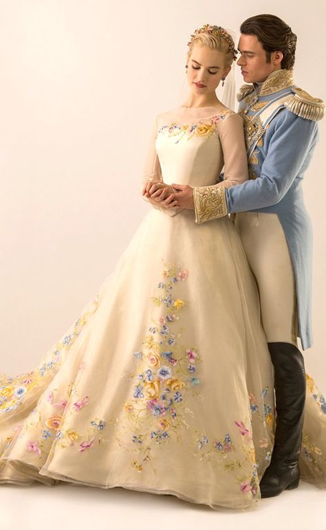 Lily James and Richard Madden as Cinderella and The Prince in Cinderella (2015) - Costumes by Sandy Powell Baju Kahwin, Cinderella Movie, Cinderella 2015, Dilly Dilly, Wedding Dresses Cinderella, Cinderella Wedding, Karaoke Songs, Richard Madden, Lily James