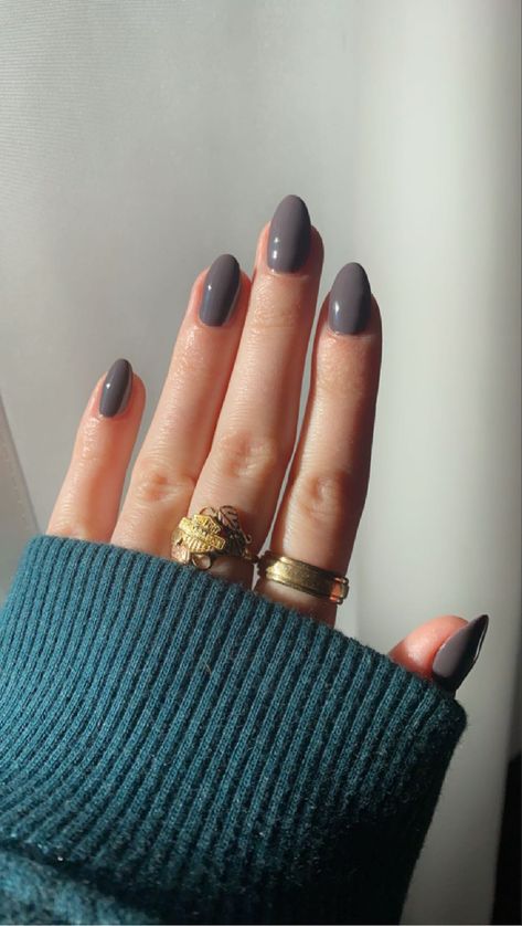 Grey Short Almond Nails, Fall Nails 2023 Grey, Dark Blue Grey Nails Design, Short Almond Nails Dark Colors, Dark Grey Almond Nails, Grey Gel Nails Short, November Nails 2023, Nails February 2024, Grey Nails Aesthetic