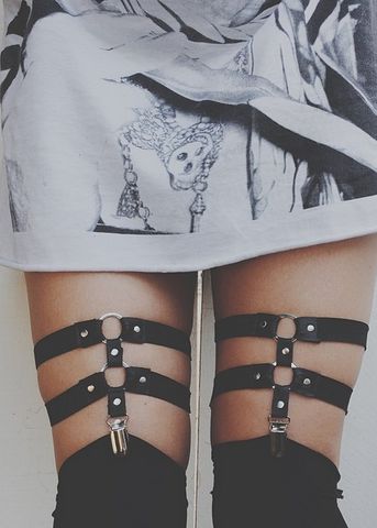 Чулки Fashion Design Inspiration, Lingerie Design, Leather Garter, Baggy Sweaters, Kleidung Diy, Thigh High Socks, Garter Set, Leather Harness, Peek A Boo