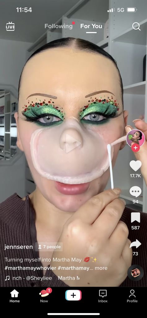 Pretty Grinch Makeup, Mayor Of Whoville Costume, Martha May Whovier Makeup, Easy Grinch Makeup, Martha May Whovier Costume, Who From Whoville Costume, Whoville Makeup, Grinch Makeup Looks, Gingerbread Cubicle