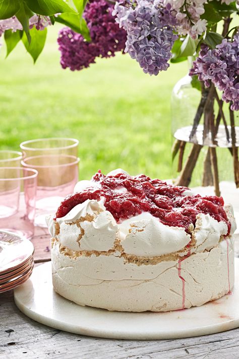 Martha Stewart Easter, Rhubarb Meringue, Easter Cake Recipes, Meringue Cake, Easter Desserts, Spring Cake, Rhubarb Recipes, Easter Cakes, Baklava