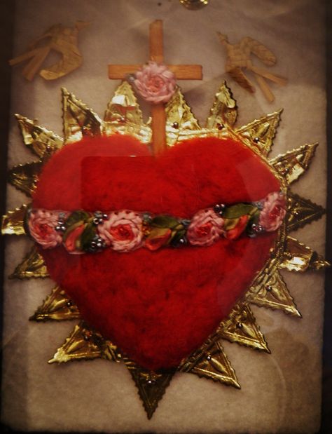 Sacred Heart With Wings, Mary Shrine, Box Diorama, Immaculate Heart Of Mary, Sacred Hearts, Catholic Crafts, Heart Of Mary, Immaculate Heart, Heart With Wings