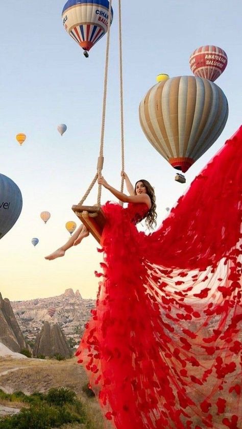 ♔ Montgolfières & Couture Hot Air Balloons, Air Balloons, Hot Air, Beautiful World, The Wind, Dubai, Balloons, Couture, Red