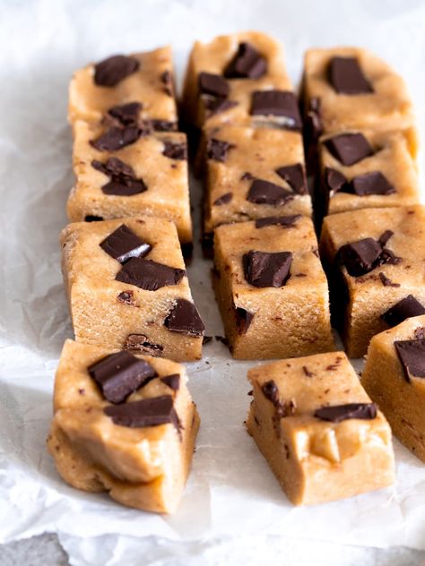 Collagen Protein Bars Recipe, Collagen Bars Recipe, Collagen Powder Recipes, Collagen Bars, Cookie Dough Protein Bars, Anabolic Recipes, Collagen Protein Bars, Cookie Dough Protein, Gluten Free Cookie Dough