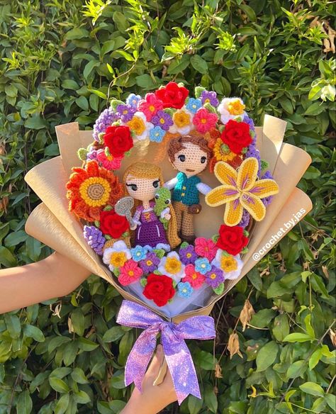 Rapunzel Crochet Bouquet, Tangled Bouquet, Tangled Crochet, Hairstyles For Spring, Crochet Wedding Gift, Disney Crochet, Bouquet Crochet, Crochet Flower Bouquet, Diy Bouquet Wrap