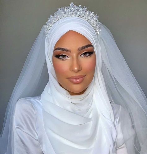 Hijab Wedding Style, Asian Wedding Outfits, Hijabi Bride, K Makeup, Hijabi Wedding, Bridal Hijab Styles, Wedding Hijab Styles, Hijabi Brides, Hijab Makeup