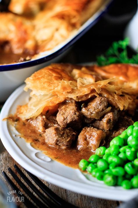 This delicious homemade dinner is the perfect dish for a cold winter evening! Scottish steak pie is made from a rich, chunky beef stew and buttery puff pastry. Everyone will love this comfort food! Corned Beef Pie, Chunky Beef Stew, Beef Pie, Steak Pie, Scottish Dishes, British Christmas, Beef Pies, Scottish Recipes, Winter Evening