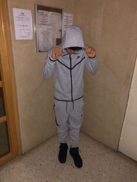 Nike Grey Tech Tech Outfit, Baby Nike, Cute Muslim Couples, Grey Outfit, Tumblr Boys, Boys Nike, Nike Tech, Grey Nikes, Nike Outfits