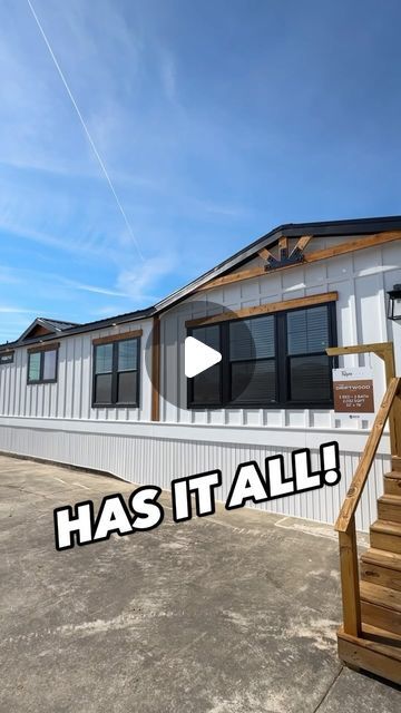 Sunshine Manufactured Homes, Mobile Home Lake House, Beautiful Manufactured Homes, Manufactured Farmhouse Modular Homes, Manufactured Home Remodel Interior, Manufactured Home Interior Ideas, Manufactured Farmhouse, Clayton Homes Modular Farmhouse, Manufactured Home Farmhouse