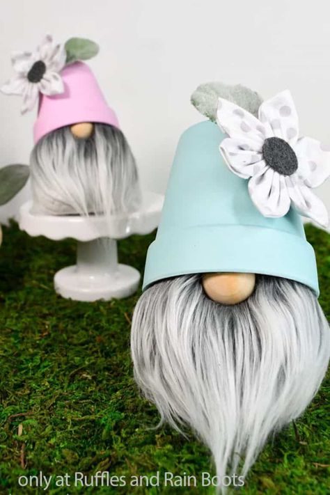 I love how easy these DIY gnomes with flower pot hats are to make! I think they're the perfect spring gnome tutorial, but it also works so well to make as a Mother's Day gnome too! Snag the video tutorial and written tutorial here! Flowers Paper Craft, Gnome Diy, Clay Pot Projects, Gnome Tutorial, Make Paper Flowers, Plant Pot Diy, Easy Paper Flowers, Gnome Hat, Flower Pot Crafts