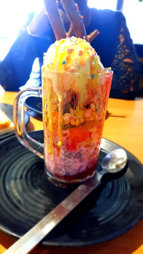 Falooda Snap, Ceremony Outfit, Haldi Ceremony Outfit, Food Captions, Wallpaper Photo Gallery, Wallpaper Photo, Alcohol Drinks, Haldi Ceremony, Snap Food