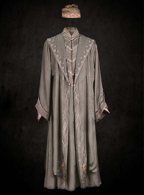 Dumbledore Robe - Official replica from the "Harry Potter" movies Snape Costume, Dumbledore Cosplay, Dumbledore Costume, Harry Potter Cloak, Professor Dumbledore, Cloak Pattern, Wizard Robes, Forbidden Forest, Harry Potter Cosplay