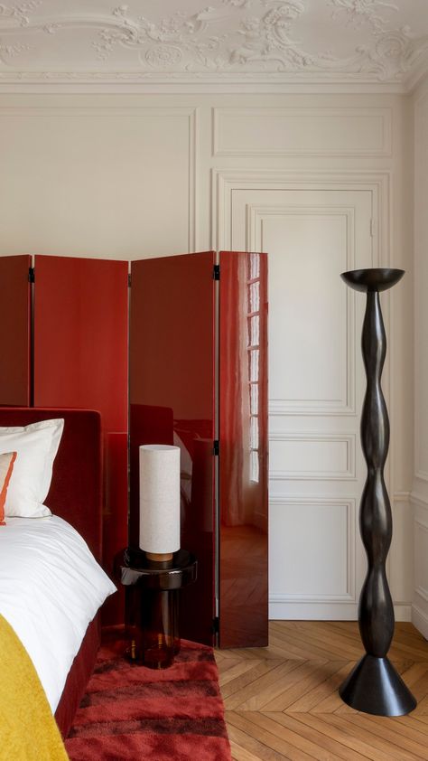 Bold Bedroom, Red Bedroom, Bedroom Red, Folding Screen, French Chic, Red Interiors, Interior Design Inspiration, Hotels Room, Modern Bedroom