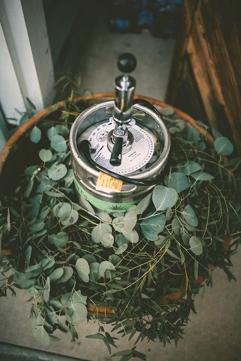 Wedding Keg, Backyard Wedding Decor Ideas, Backyard Wedding Decor, Cheap Backyard Wedding, Backyard Wedding Photography, Bohemian Backyard, Outdoor Bridal Showers, California Backyard, Backyard Reception