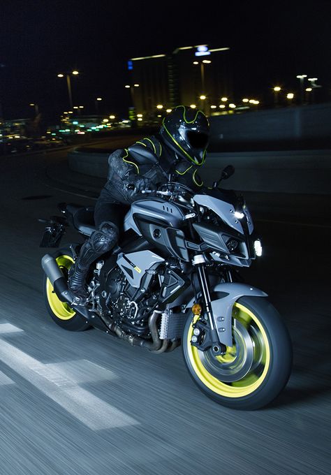 At EICMA 2015, Yamaha have introduced a one-liter motorcycle ready to exceed expectations and appeal to those riders who are looking for a new kind of connected riding experience, the Yamaha MT-10. Motorcycle White, Heavy Bike, Car Rider, Enfield Himalayan, White Bike, Mt 10, Biker Photoshoot, Bike Pictures, Motorcycle Apparel