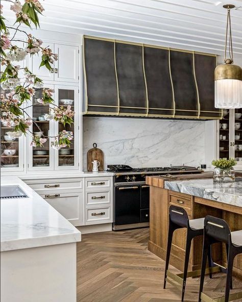 Christopher Peacock, Kitchen Hood Ideas, Kitchen Decoration Ideas, Kitchen Hood Design, Dream Kitchens Design, Kitchen Hoods, Kitchen Family Rooms, Gorgeous Kitchens, Summer Kitchen