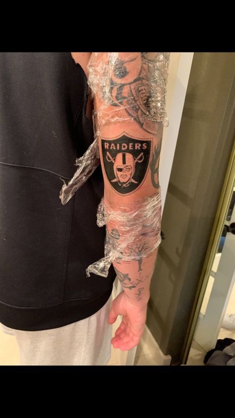 Raiders Tattoo, Raiders Tattoos, Raiders Fans, Sleeves Ideas, Leg Sleeves, Las Vegas Raiders, Tattoo Sleeve Designs, Custom Tattoo, Tattoos And Piercings