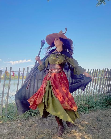 I love casting spells 🔮✨😌 📸 shoutout to @anmariluna for these magical pics!! 🧡 #witch #renfaire #magicstaff #renaissancefestival #witchhat #witchcosplay #fantasy #fantasycosplay #witchy #witchcraft #cosplay Renn Faire Witch, Renfair Witch, Ren Faire Costume Women, Renfaire Inspiration, Witches Coven, Ren Faire Outfits, Ren Faire Costume, Casting Spells, Witch Coven