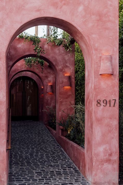 Great White Melrose in LA offers outdoor dining on pink-plaster patio Pink Garden Aesthetic, Hotels Exterior, Tulum Airbnb, Pink Restaurant, Fireplace Facing, Riad Marrakech, مركز ثقافي, House Dream, Inspire Me Home Decor