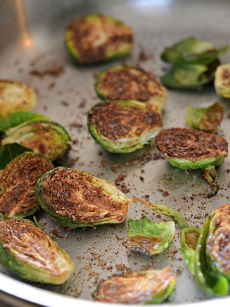 Perfectly browned brussels sprouts in 8 minutes. These are SO good and easy to make. Perfect every single time!  www.mountainmamacooks Sprout Recipes, Brussels Sprouts Recipe, Sunday Dinner, Veggie Sides, Brussels Sprouts, Veggie Dishes, Yummy Sides, Vegetable Side Dishes, Vegetable Dishes