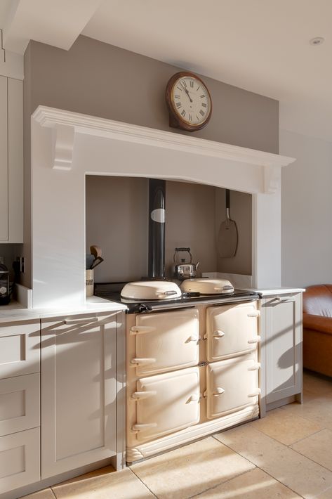 Cream Oven Kitchen, Cream Aga Kitchen Ideas, Aga Surround, Green Aga, Kitchen Design Studio, Hanna House, Cream Aga, Kitchen English, Aga Kitchen