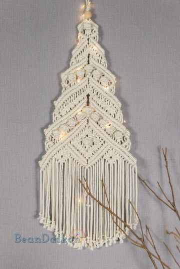 Macrame Xmas, Art Macramé, Boho Christmas Decor, Free Macrame Patterns, Wall Christmas Tree, Macrame Christmas, Macrame Knots Pattern, Macrame Wall Hanging Diy, Macrame Wall Hanging Patterns