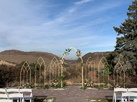 Rustic Wedding Arch Ideas, Rustic Wedding Arch, Arch Wedding Backdrop, Window Backdrop, Wedding Arch Ideas, Wedding Window, Diy Wedding On A Budget, Arch Ideas, Wedding Arch Rustic