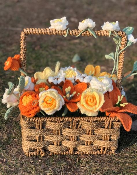 Crochet Bouquet Flowers, Useful Projects, Cardboard Crafts Diy, Crochet Flowers Free Pattern, Flowers For Sale, Crochet Bouquet, Crochet Plant, Crochet Business, Trendy Crochet