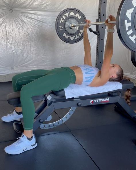 𝐌𝐀𝐑𝐈𝐀 𝐒𝐎𝐑𝐑𝐄𝐍𝐓𝐈𝐍𝐎 𝐎𝐖𝐄𝐍𝐒 on Instagram: "Upper Body Burner ❤️‍🔥 1a. Bench Press (4 x 8 reps; I did 80 lbs) 1b. Lateral Raise (4 x 10 reps; I used 10 lbs dumbbells) 1c. Bird Dog Variation (4 x 10 each leg; body weight only) 2a. Inverted Row (4 x 10 reps; body weight only) 2b. Push-up (4 x 8 reps; body weight only) 3a. Assisted Pull-Ups (4 x 8 reps; I used a medium thickness band) 3b. Alternating Knee Tucks (4 x 5 each side) #momlife #fitmom #fitmoms #fitmomsofig #fitmama #strong Bench Press Aesthetic, Bench Press Women, Knee Tucks, Inverted Row, Action Board, Assisted Pull Ups, Mom Activities, Workout Inspo, Bird Dog