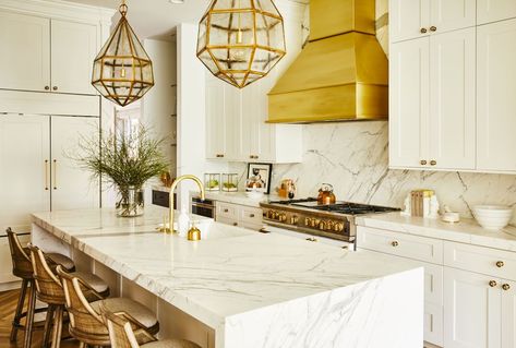 HGTV Star Alison Victoria's House In Chicago Is Inspired by Paris Big Kitchen Design, Alison Victoria, Victoria House, Chicago House, Kitchen Colour Schemes, Big Kitchen, Best Kitchen Designs, Kitchen Design Trends, Room Challenge