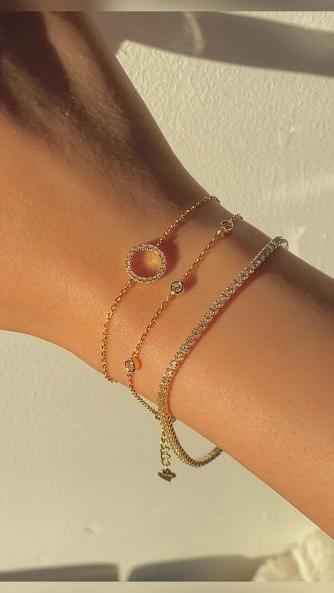 Bracelet Stack Gold, Bracelets Tennis, خواتم خطوب�ة, Hand Jewelry Rings, Pretty Jewelry Necklaces, Ring Rosegold, Body Chains, Wrist Jewelry, Jewelry Accessories Ideas