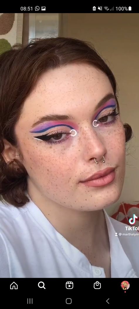 Non Binary Flag Makeup, Gender Fluid Makeup, Pride Eyeliner, Genderfluid Makeup, Bisexual Makeup, Pride Makeup Ideas, Sick Makeup, Gender Fluid Flag, Pirate Makeup