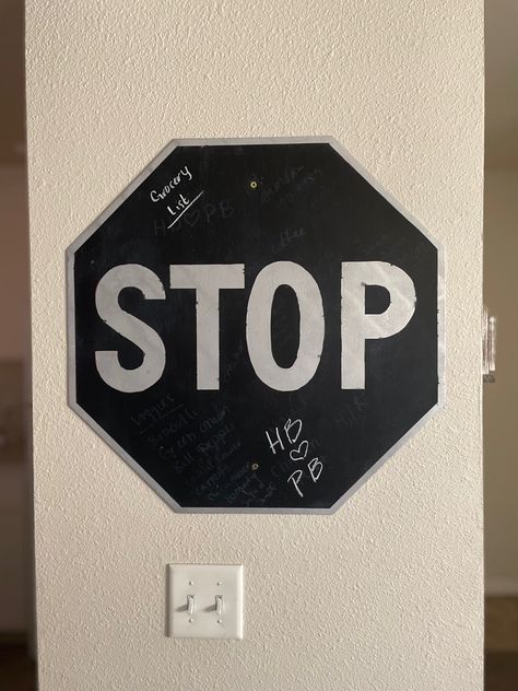 Room Signs Aesthetic, Painted Stop Sign Ideas, Stop Sign Room Decor, Stop Sign In Room, Street Signs In Room, Road Signs Aesthetic Room, Painted Stop Sign, Stop Signs Painted, Street Signs Aesthetic Room