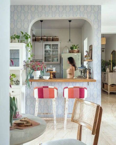 The main feature is a wooden counter that extends from the wall, creating a small breakfast area. Image credit: INSTAGRAM @ATTIRAIL.IN Opening Between Kitchen And Dining, Indian Small Apartment Interiors, Small Breakfast Area, Arched Opening, Small Breakfast Nook, Indian Apartment, Kritika Kamra, Living Room Indian, Small Breakfast