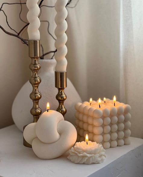 Aesthetic Desk Decor, Solo Living, Entryway Inspo, Vibey Apartment, Random Decor, Candle Photography, Bubble Candle, Candles Photography, Living Room Decor Inspiration