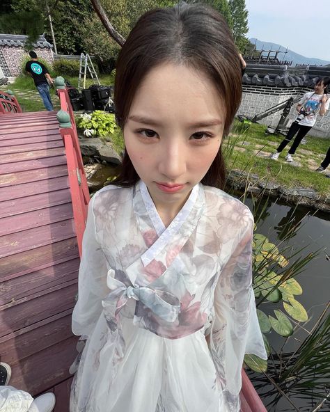 Heejin Loona, Odd Eyes, February 10, My Flower, Kpop Memes, Instagram Update, Kpop Idol, South Korean Girls, Kpop Girls