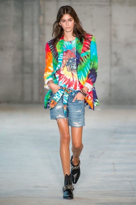 R13 Spring 2019 | 2019's Most Wearable Trends | POPSUGAR Fashion Photo 7 Tye Dye Fashion, Moda Over 50, Moda Over 40, Fashion Guys, Moda Hippie, Estilo Hippy, Summer Fashion For Teens, Womens Fashion Casual Fall, Hippy Chic