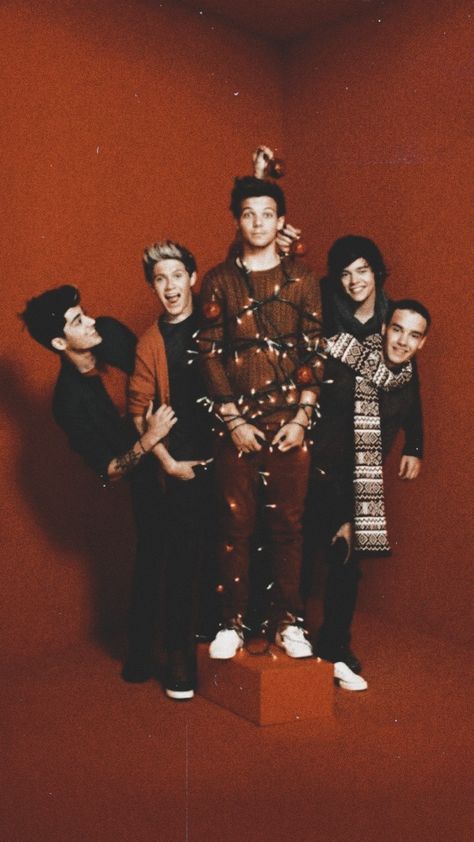 One Direction Christmas Aesthetic, Christmas Harry Styles Wallpaper, 1d Christmas Wallpaper, Harry Styles Christmas Wallpaper, One Direction Christmas Wallpaper, Christmas One Direction, 1d Christmas, Christmas Harry Styles, One Direction Christmas