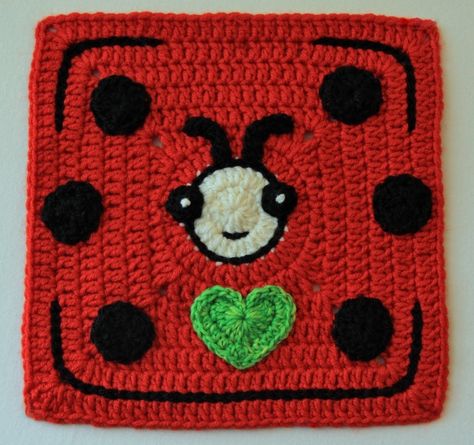 Ladybug by Anneke S. www.knit-a-square.com Crochet Ladybug, Crochet Garden, Crochet Hot Pads, Crochet Afgans, Crochet Blocks, Crochet Sunflower, Crochet Quilt, Manta Crochet, Crochet Flower Tutorial