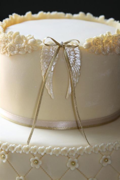 Angel Birthday Cake, Angel Wings Cake, Angel Birthday, Round Wedding Cakes, Angel Cake, Viewing Party, Girl Cakes, First Impressions, Vanilla Cake