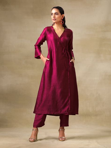 Silk Kurti Designs, Stylish Kurtis Design, Top Clothing Brands, Angrakha Style, Kurta Patterns, Kurta Pant Set, Silk Kurti, Kurta Style, Kurti Patterns