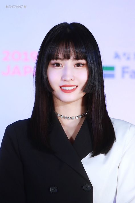 Twice-Momo 190519 KCON 2019 Japan Momo Hime Cut, Momo Video, Hime Cut, Long White Hair, Dyed Hair Inspiration, Hirai Momo, One Hair, Beautiful Lips, Hair Inspo Color