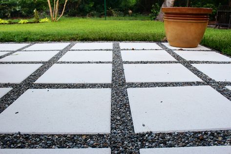 Home Project // Backyard Patio Makeover Backyard Patio Makeover, Pebble Patio, Patio Ideas Backyard, Patio Aesthetic, Patio Plan, Patio Gardening, Patio Decorations, Small Backyards, Pavers Backyard