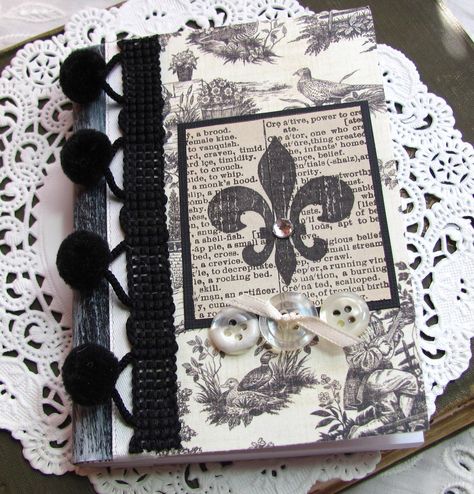 journal - love the fleur de lis Show Journal Ideas, Decorated Composition Books, Altered Composition Books, Idea Journal, Fair Project Ideas, Composition Books, Composition Notebooks, Weekend Crafts, French Toile