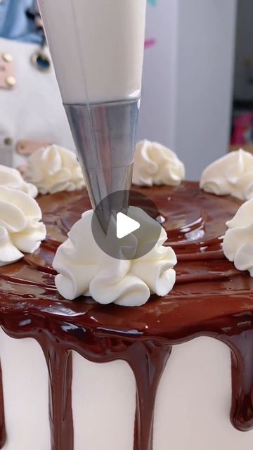 See bio for the gelatin I use and a vegan option 

Whipping up a heavenly frosting, turning cream into clouds of sweetness. 🍰☁️

#... | Instagram Catering Hacks, Stable Whipped Cream Frosting, Stabilized Whipped Cream Frosting, Fondant Tips, Frosting Recipes Easy, Toffee Bars, Cake Frosting Recipe, Icing Frosting, Homemade Frosting