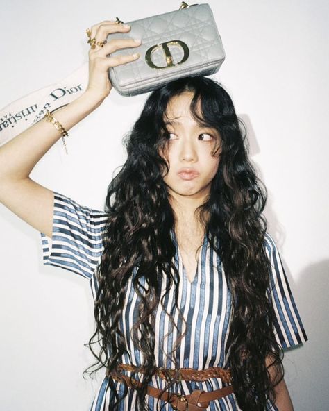 Kim Jisoo, Girl Bands, Yg Entertainment, Tie Dye Top, South Korean Girls, Curly Hair, My Girl, Curly Hair Styles, Dreadlocks